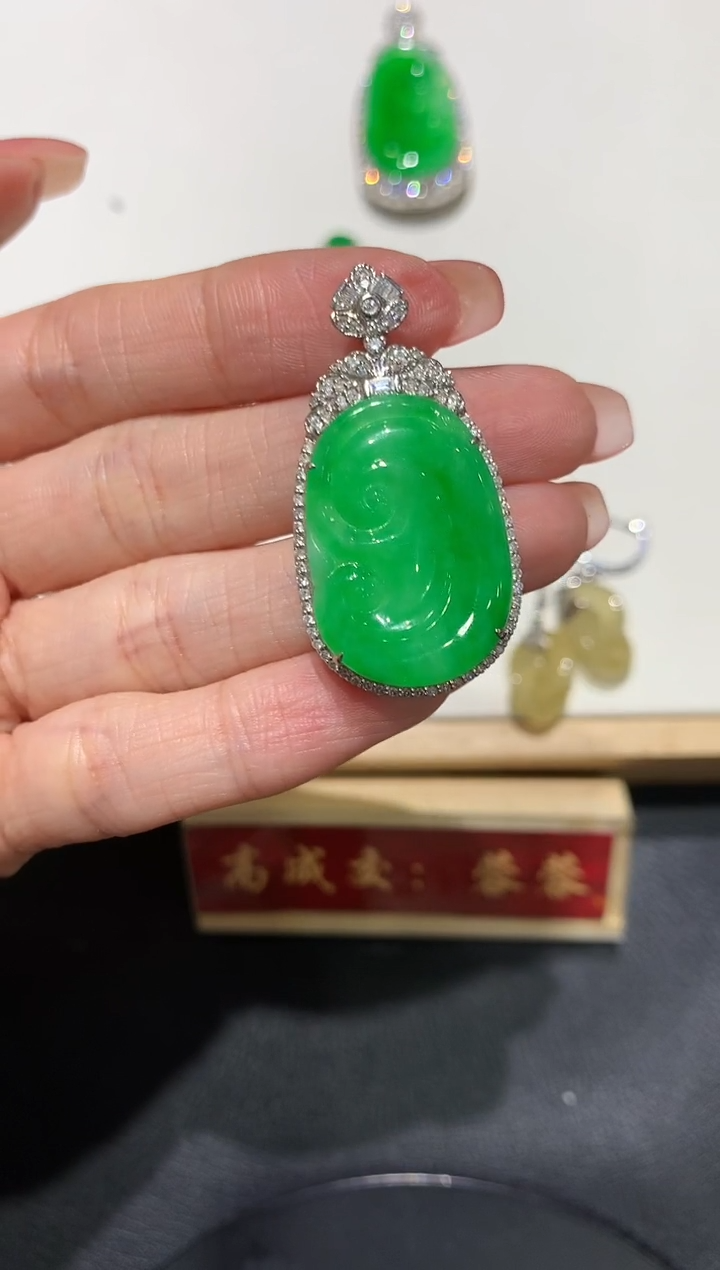 【闪购商品】翡翠吊坠(不含链)18K金镶嵌团购5