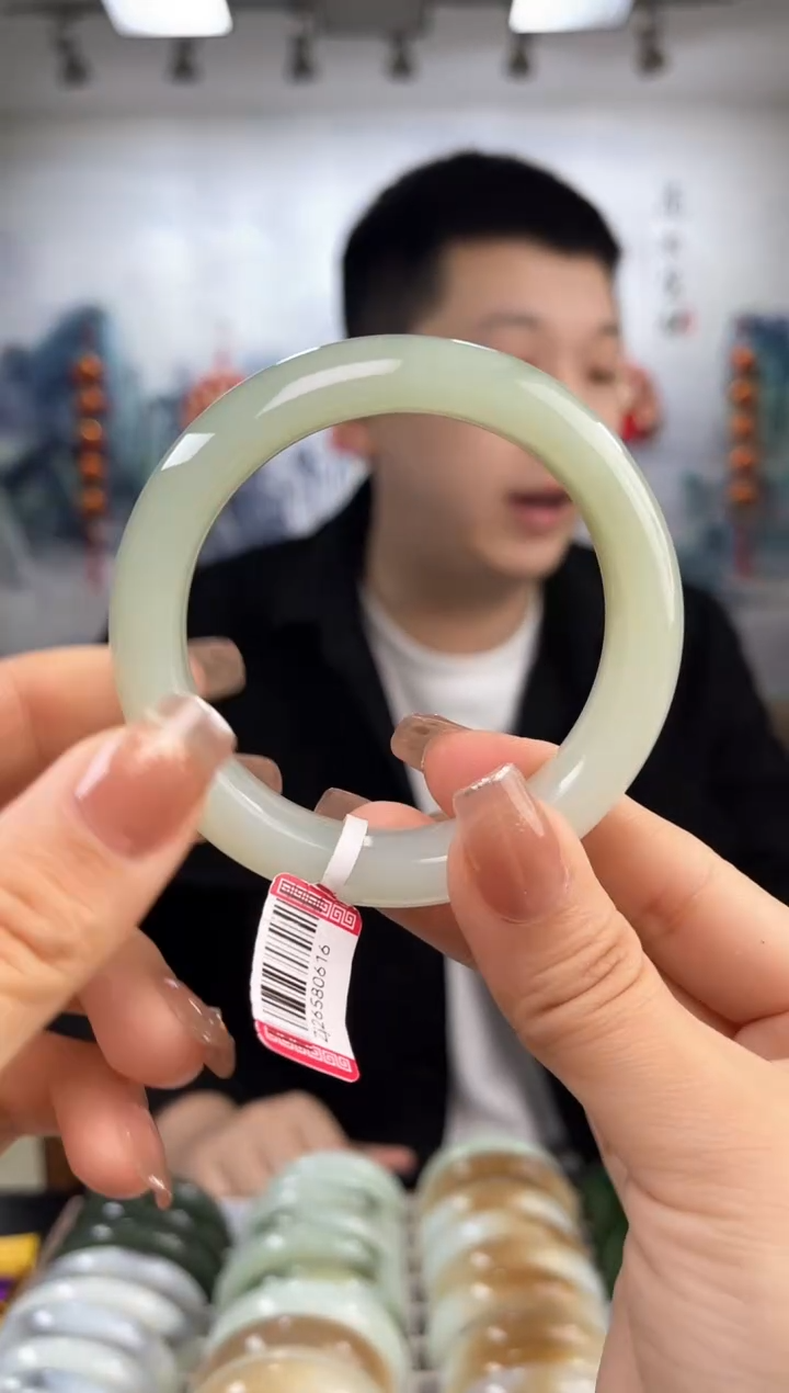 【闪购商品】和田玉手镯未镶嵌56圈口0616