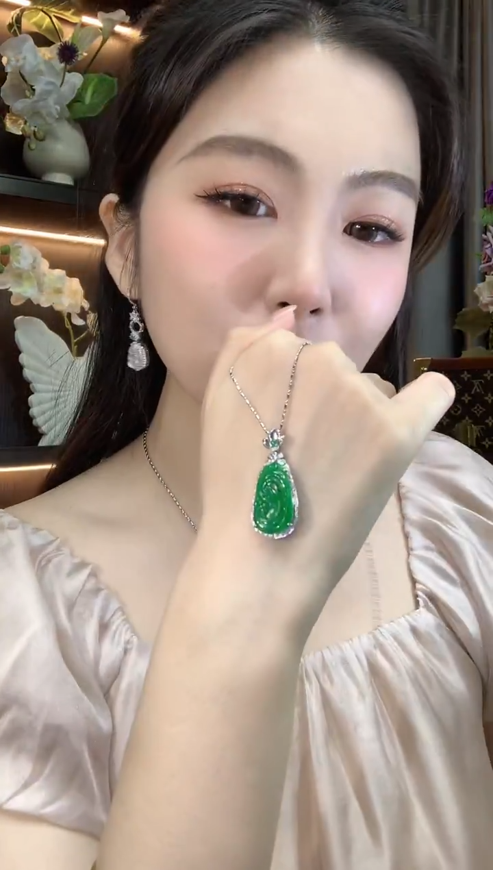 吊坠(不含链)18K金镶嵌翡翠A40翡翠