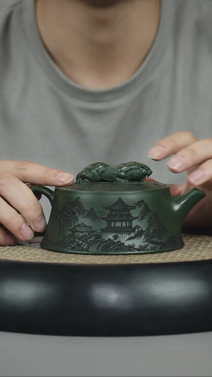 茶壶紫砂绿泥 虎纽柱础 刻绘山水