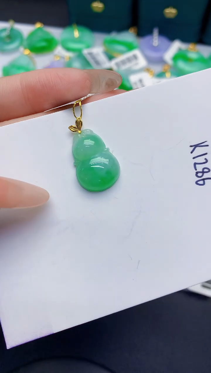 颈饰18K金镶嵌翡翠缅甸天然翡翠A货