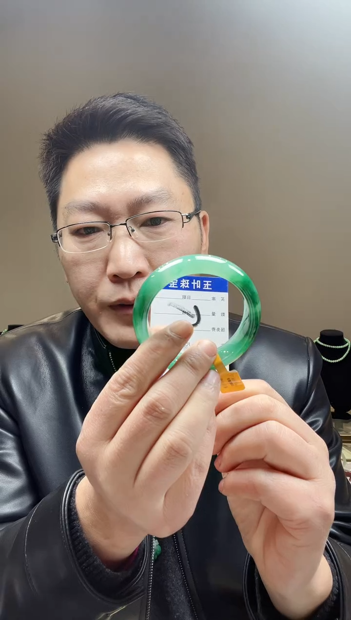 【闪购商品】石英质玉手镯未镶嵌54