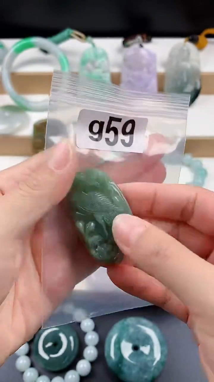 颈饰未镶嵌翡翠天然翡翠吊坠挂件