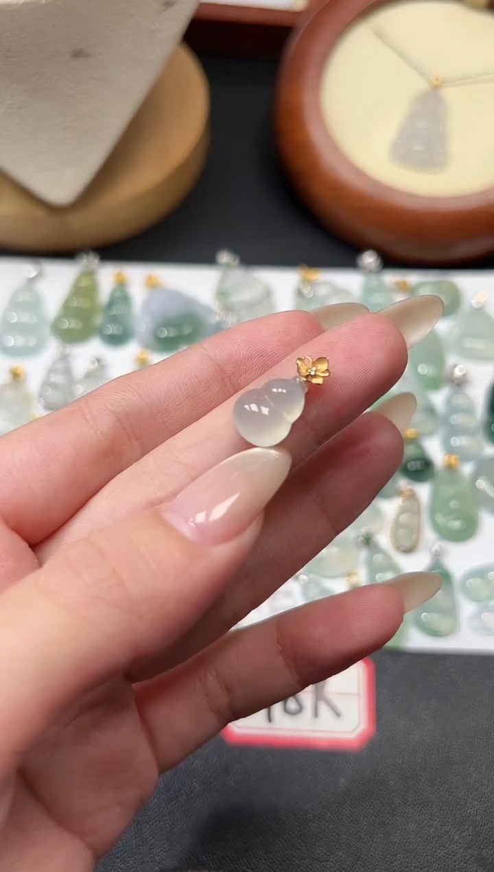 颈饰18K金镶嵌翡翠5葫芦