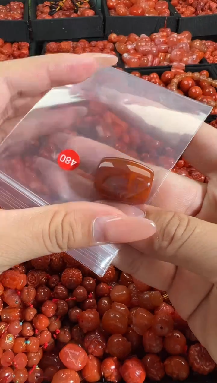 南红玛瑙未镶嵌颈饰1