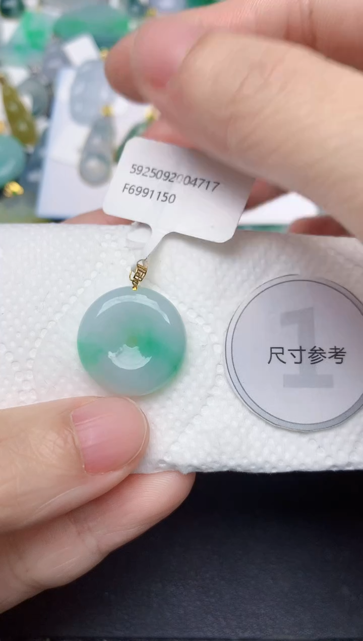 颈饰18K金镶嵌翡翠天然缅甸A货翡翠