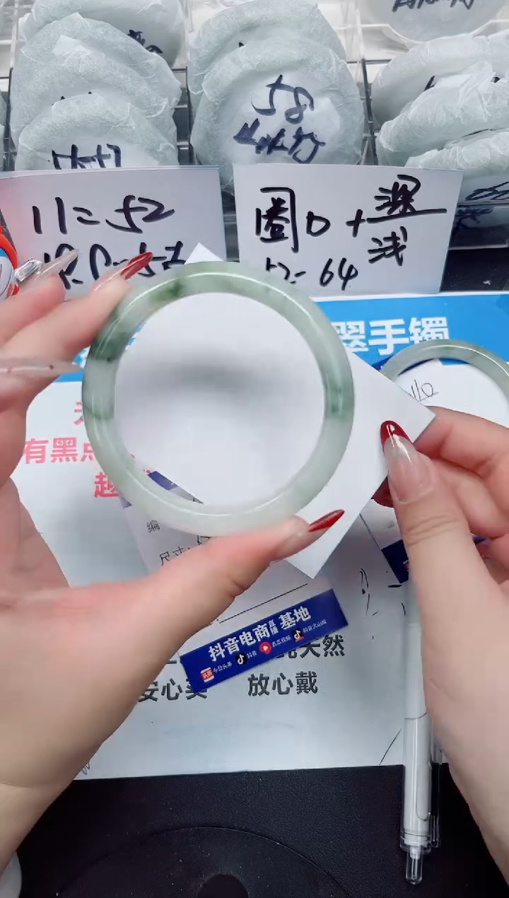 【闪购商品】石英质玉手镯未镶嵌a111