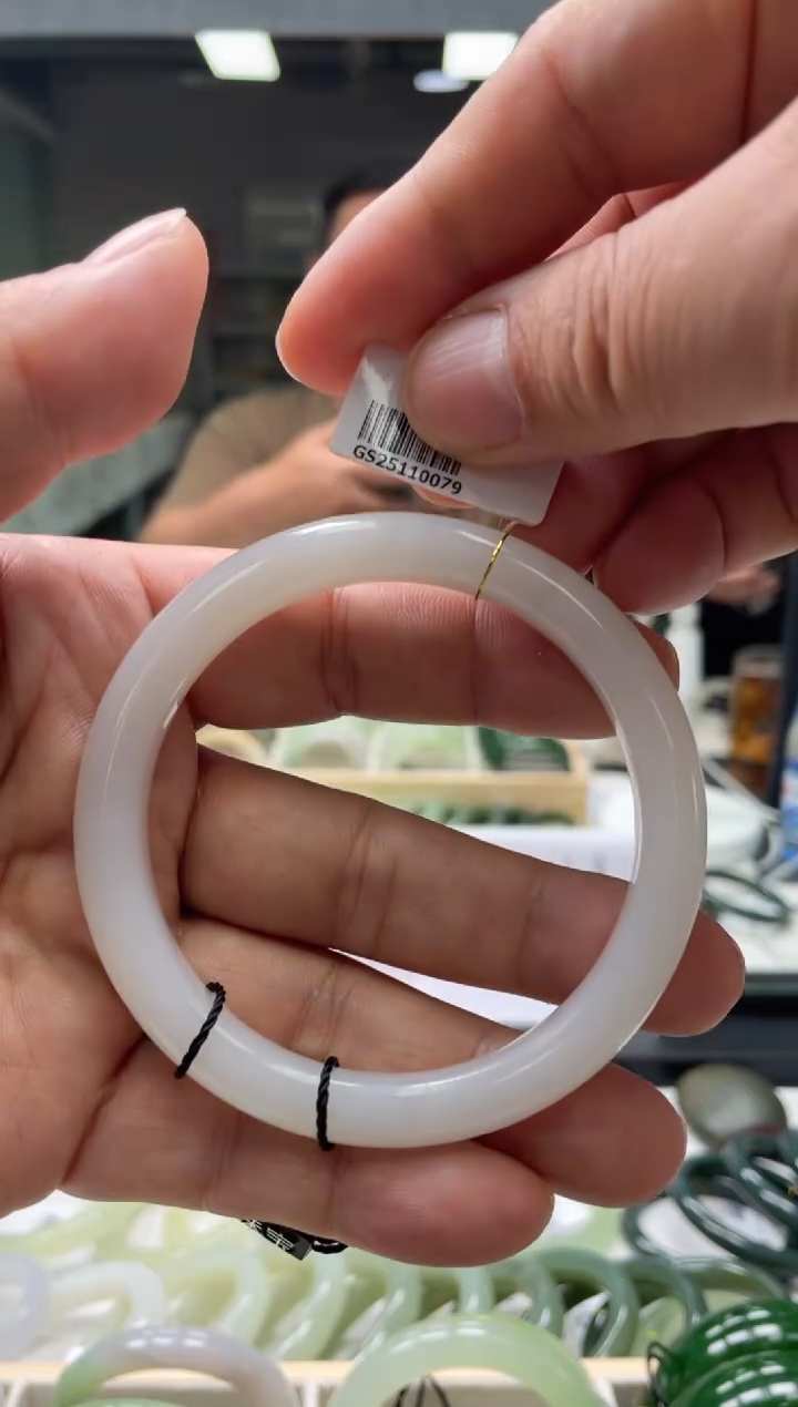 【闪购商品】和田玉手镯未镶嵌编码 0079圈口63-64