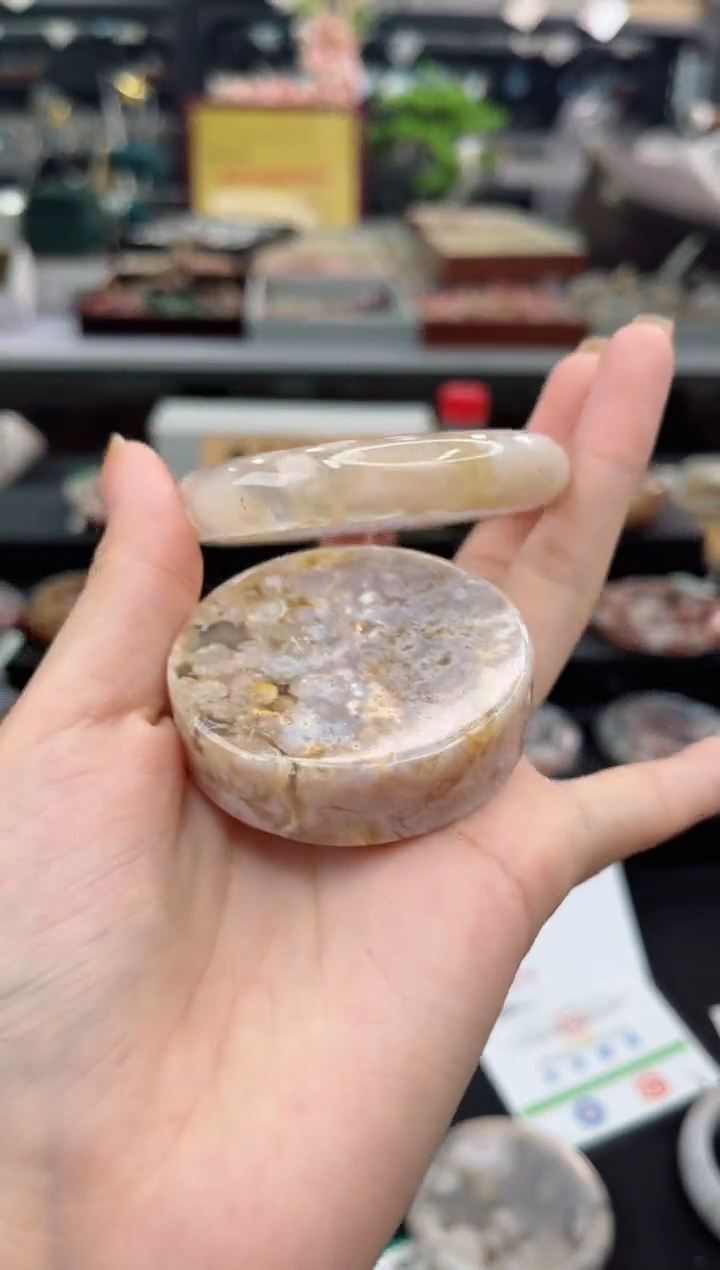 【闪购商品】石英质玉手镯未镶嵌54圈口（赠品镯心）1507360