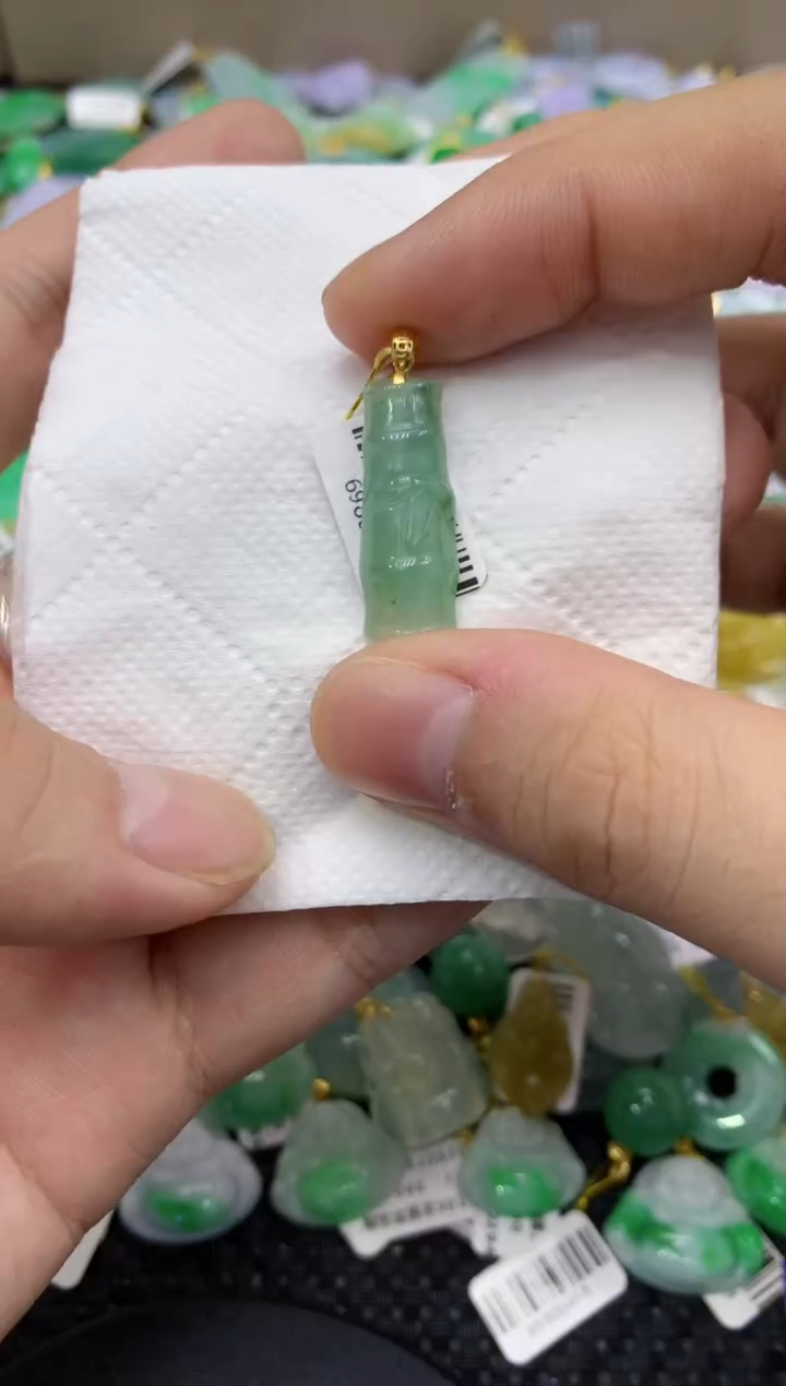 颈饰未镶嵌翡翠天然缅甸翡翠A货