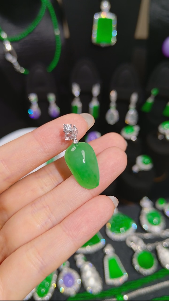 吊坠(不含链)18K金镶嵌翡翠福瓜