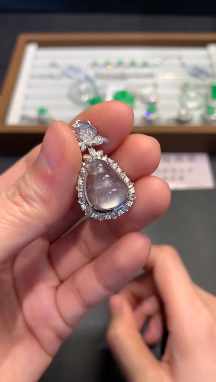 【闪购商品】翡翠吊坠(不含链)18K金镶嵌A6-11800