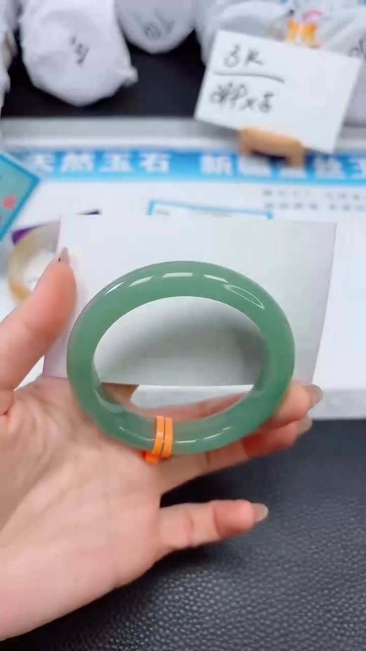 【闪购商品】石英质玉手镯未镶嵌50---58