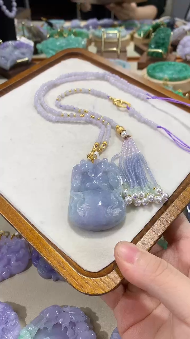 颈饰未镶嵌翡翠吊坠
