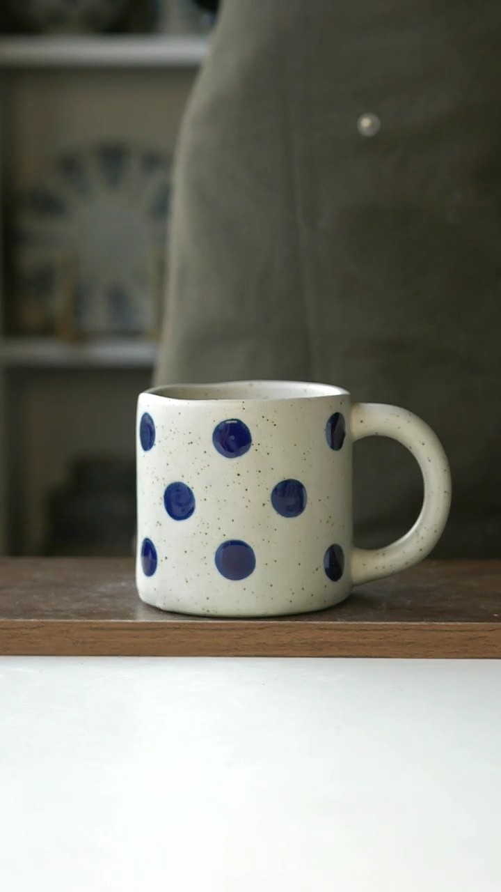【闪购商品】陶瓷出丹麦手绘波点420ml马克杯@4-2@