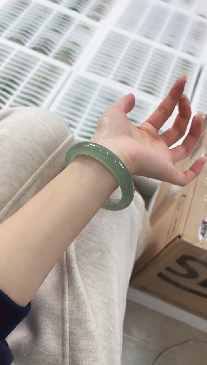 未镶嵌手镯石英质玉38-56D