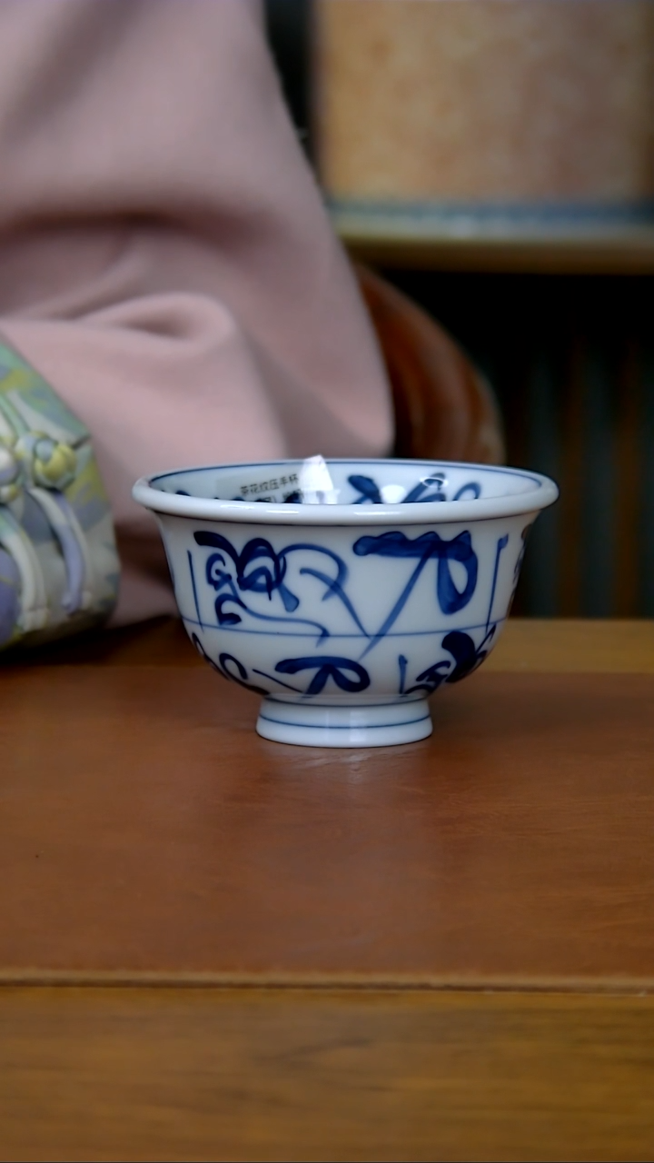 【闪购商品】陶瓷茶花纹压手杯（柴窑）  