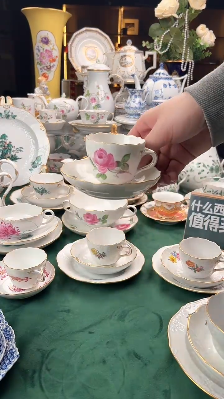 【闪购商品】瓷片梅森二等红玫瑰摩卡杯碟