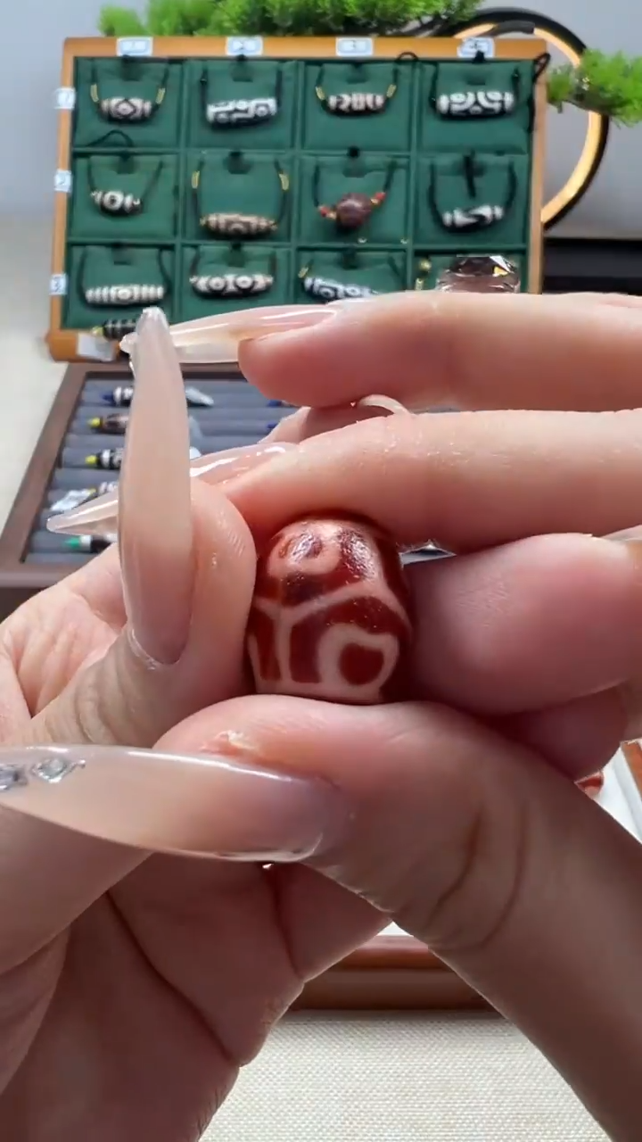 玛瑙/玉髓（覆膜）颈饰未镶嵌4微瑕随机发货