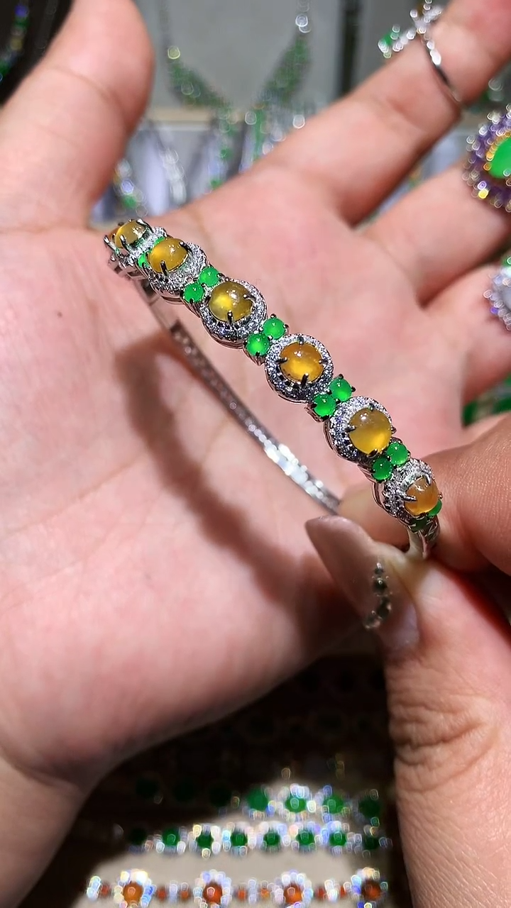 【闪购商品】翡翠耳饰未镶嵌手镯