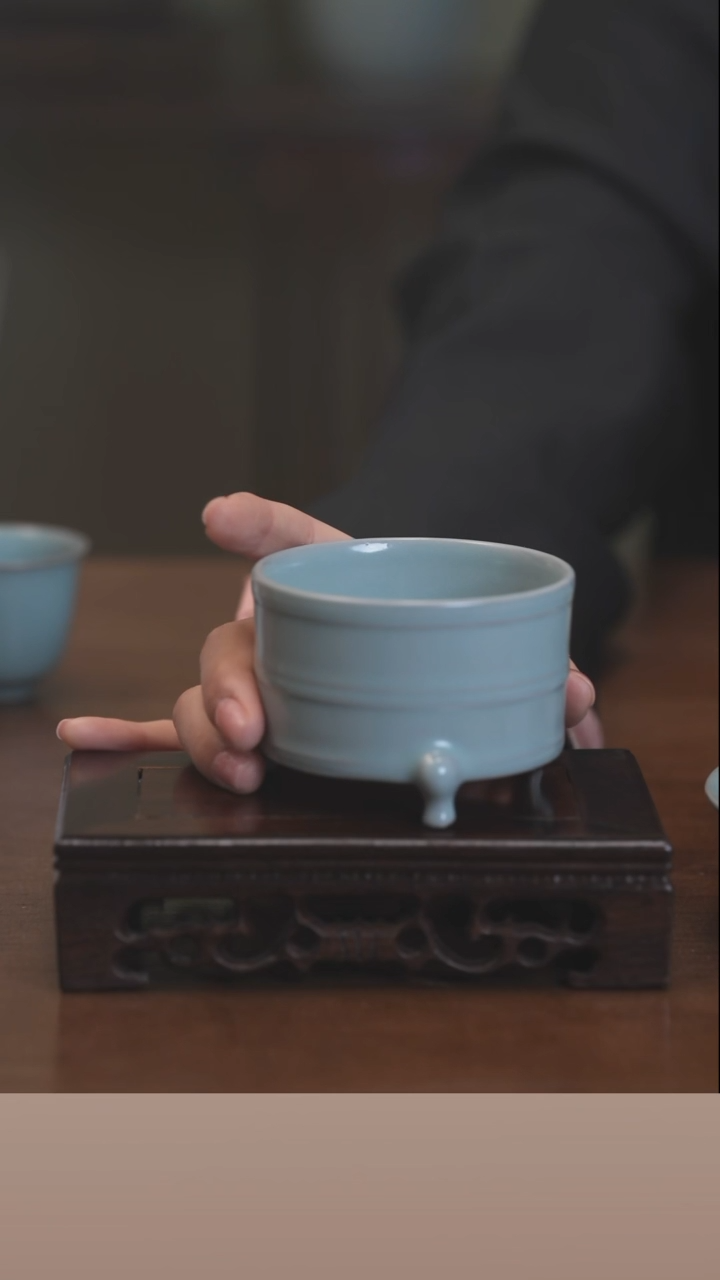 【闪购商品】清凉寺原产地仿古釉手工汝瓷三足旋纹尊