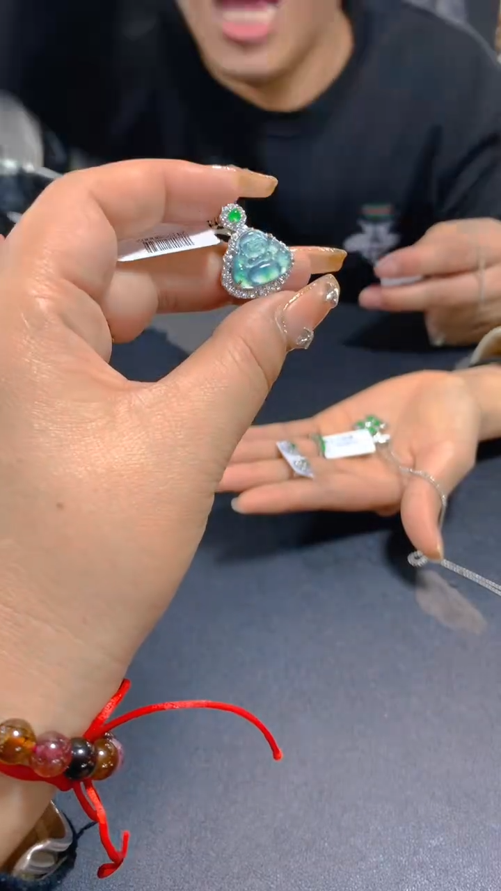 【闪购商品】翡翠吊坠(赠链)未镶嵌0514869461多样性发一