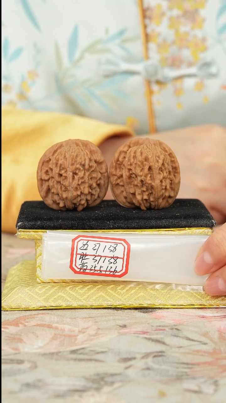 【闪购商品】文玩核桃把件一代楼