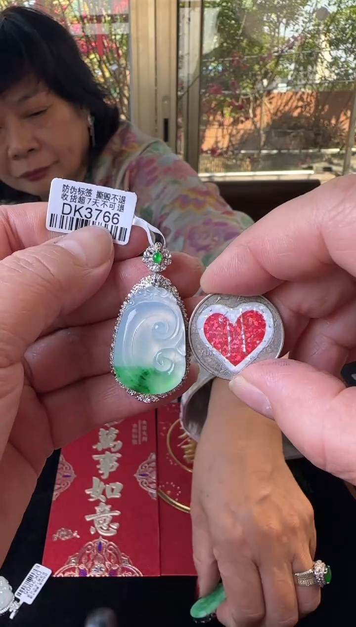 【闪购商品】翡翠颈饰18K金镶嵌DK3766冰飘绿如意