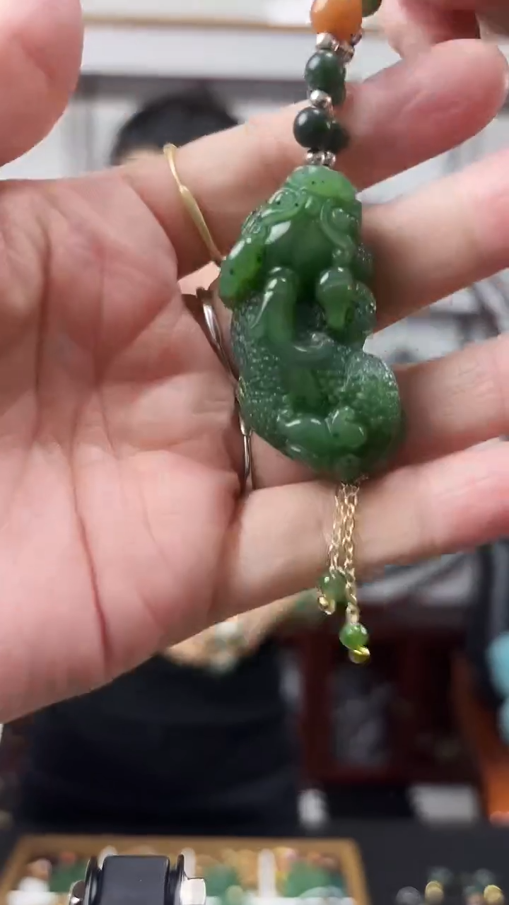 颈饰未镶嵌和田玉貔求