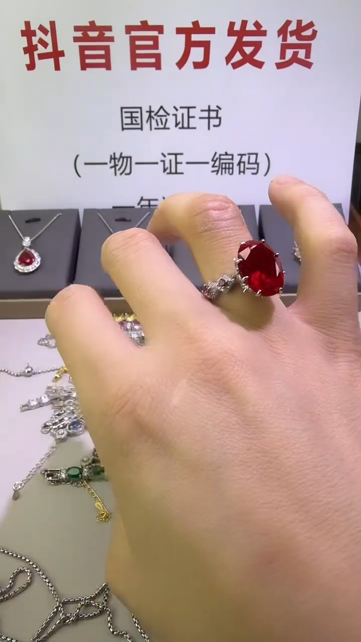 18K金镶嵌戒指红宝石811