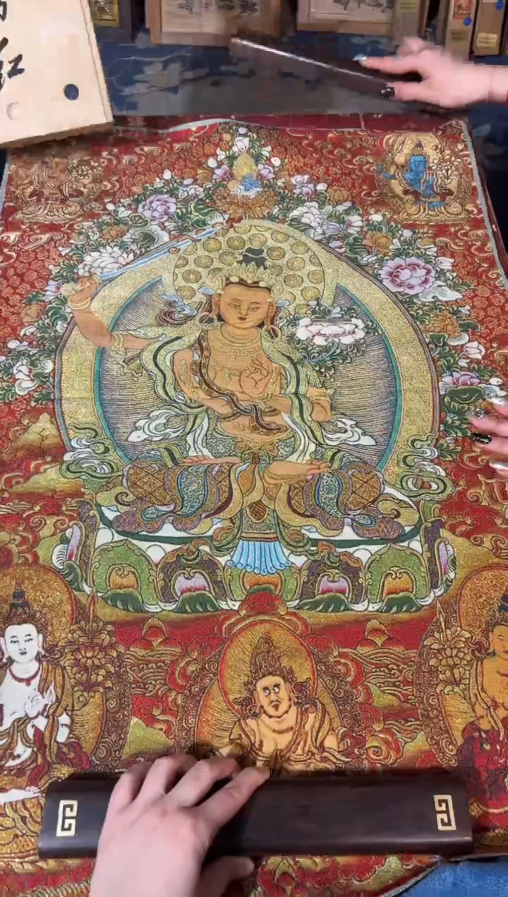 织绣龙妹的唐卡tk16