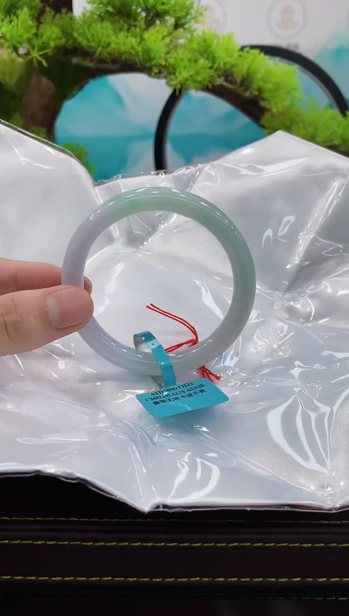 【闪购商品】翡翠手镯未镶嵌手镯