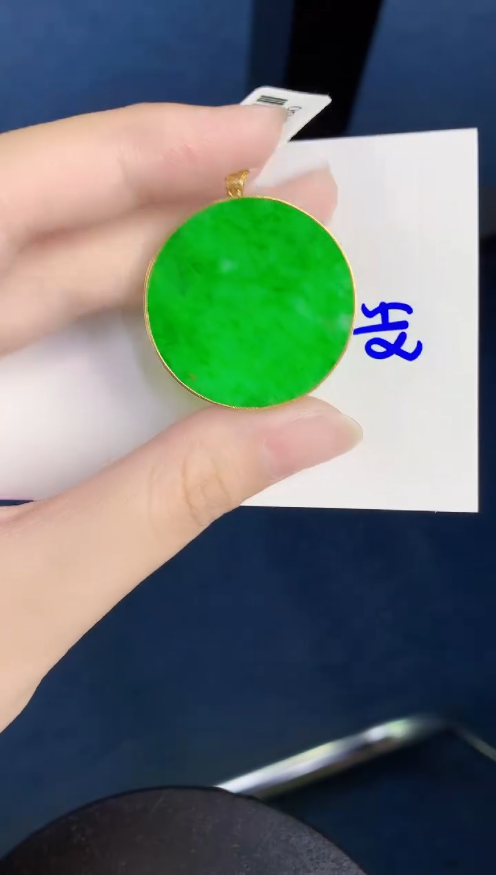 翡翠18K金镶嵌颈饰天然翡翠缅甸A货