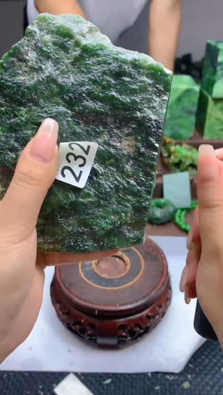 和田玉（碧玉）未镶嵌珠宝半成品232