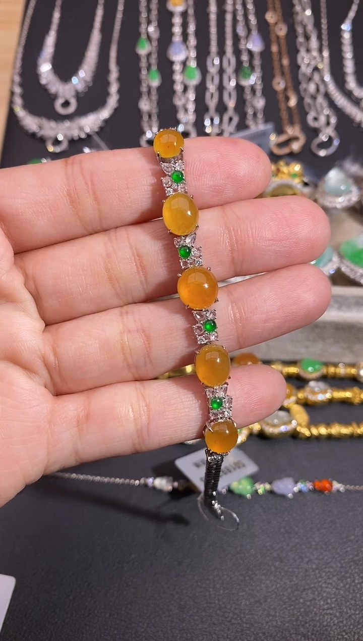 颈饰18K金镶嵌翡翠手链