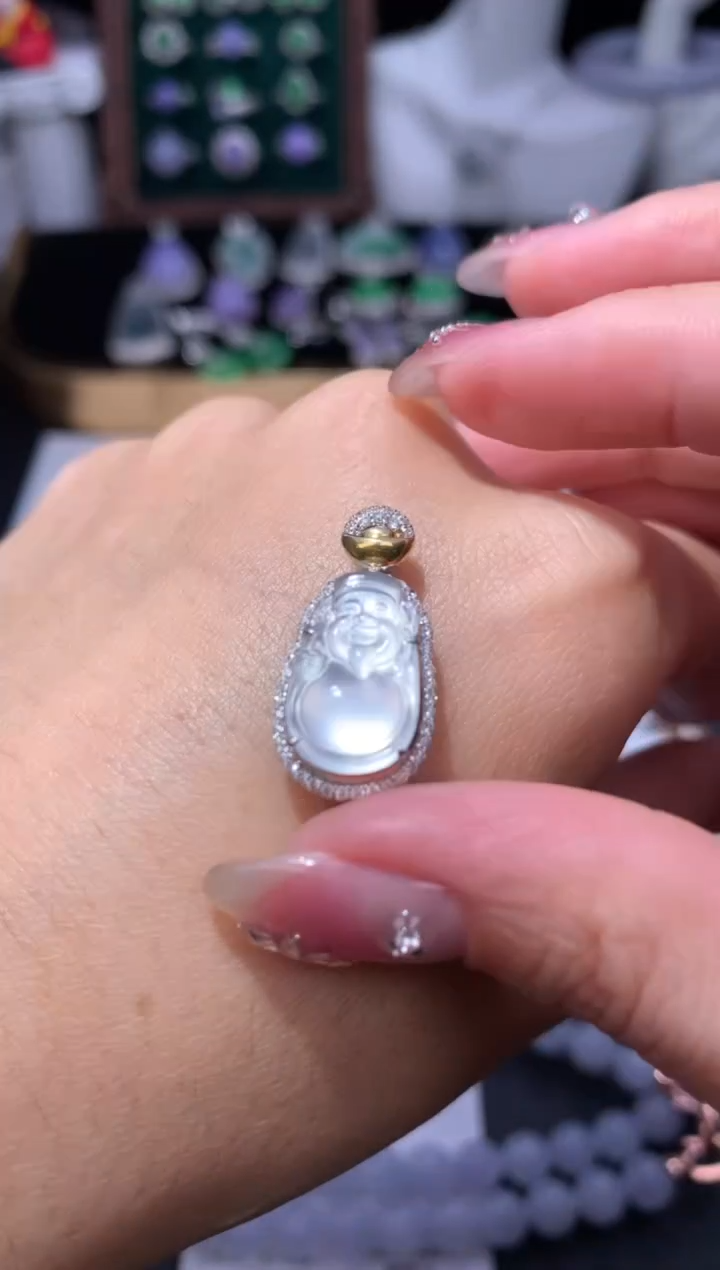 颈饰18K金镶嵌翡翠48小时鉴赏期 退货不扣服务费