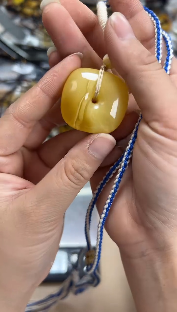 【闪购商品】琥珀裸石未镶嵌蜜蜡吊坠