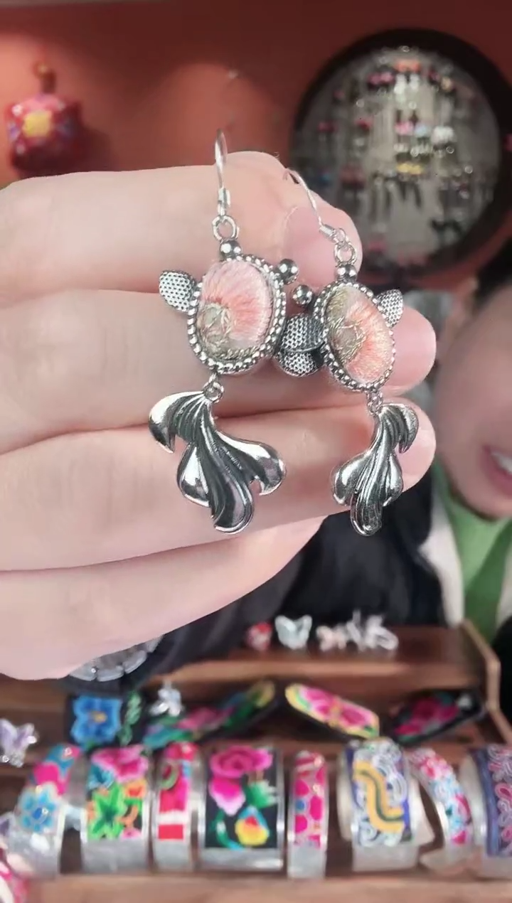 织绣手工苗绣刺绣饰品23