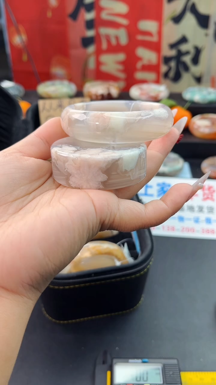 【闪购商品】石英质玉手镯未镶嵌赠送镯心（55圈口）