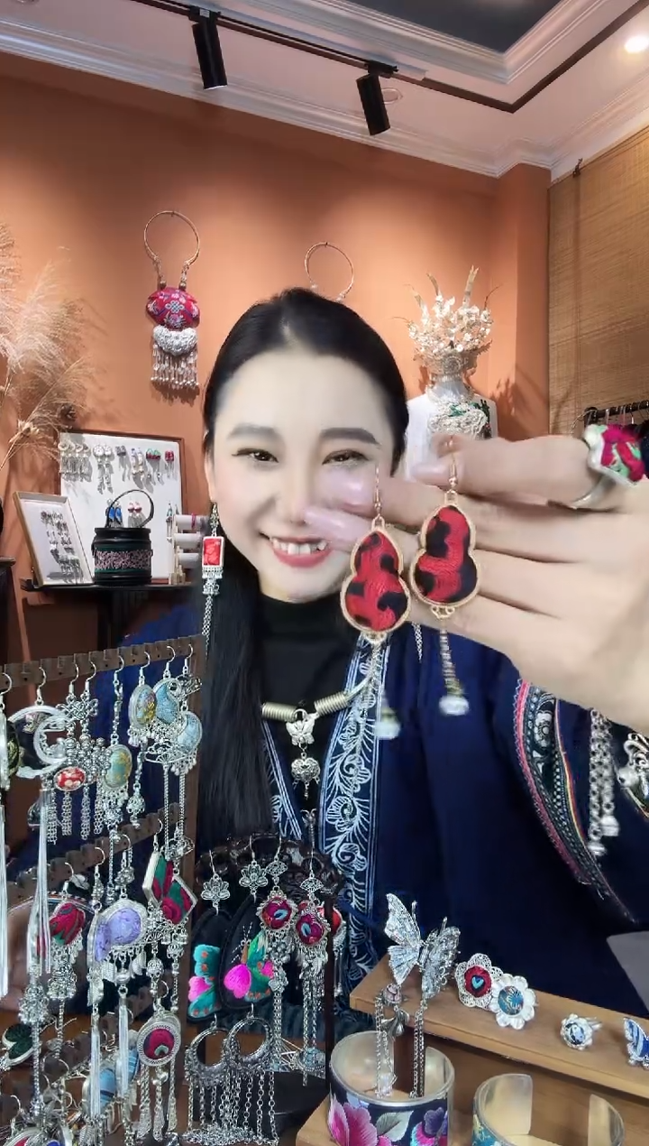 【闪购商品】刺绣纯手工民族风耳环