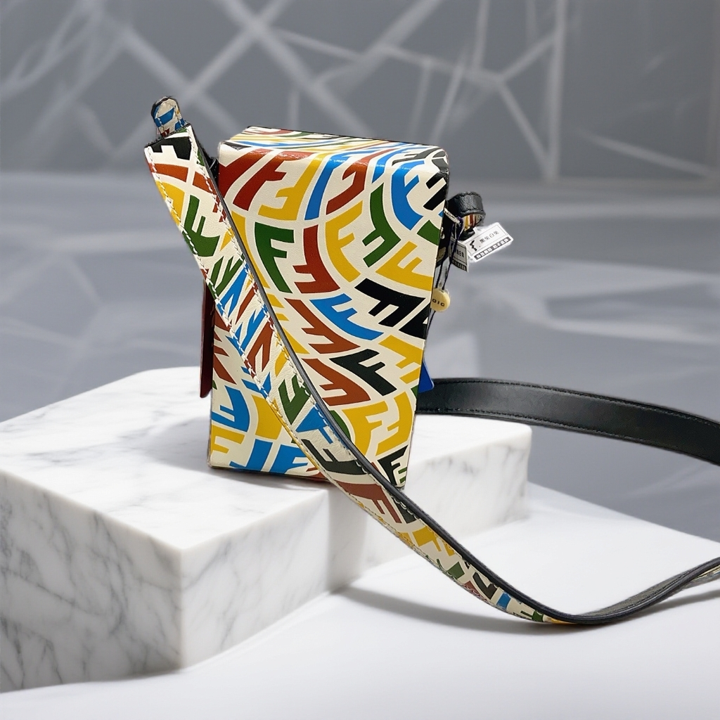 95新 FENDI/芬迪    彩色盒子包 1872 2254