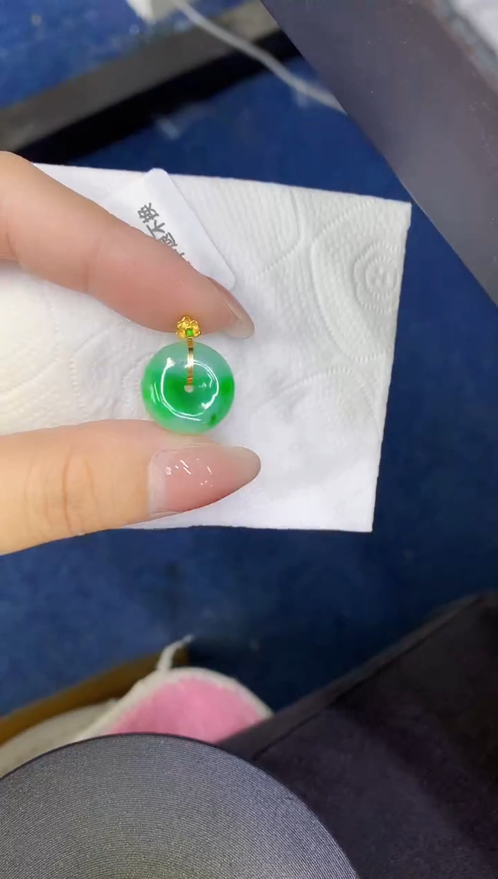 颈饰18K金镶嵌翡翠缅甸天然翡翠A货