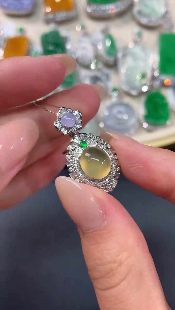 【闪购商品】翡翠吊坠(不含链)18K金镶嵌吊坠A220|15000