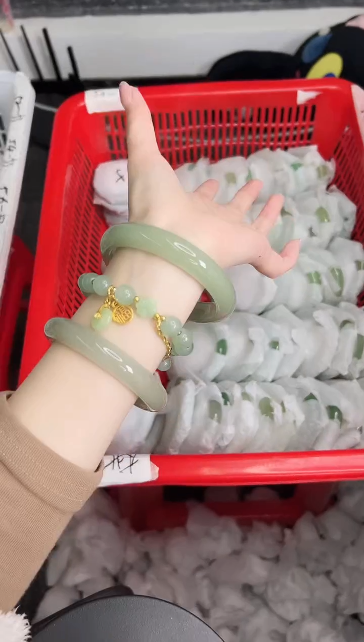 【闪购商品】石英质玉手镯未镶嵌A197-63