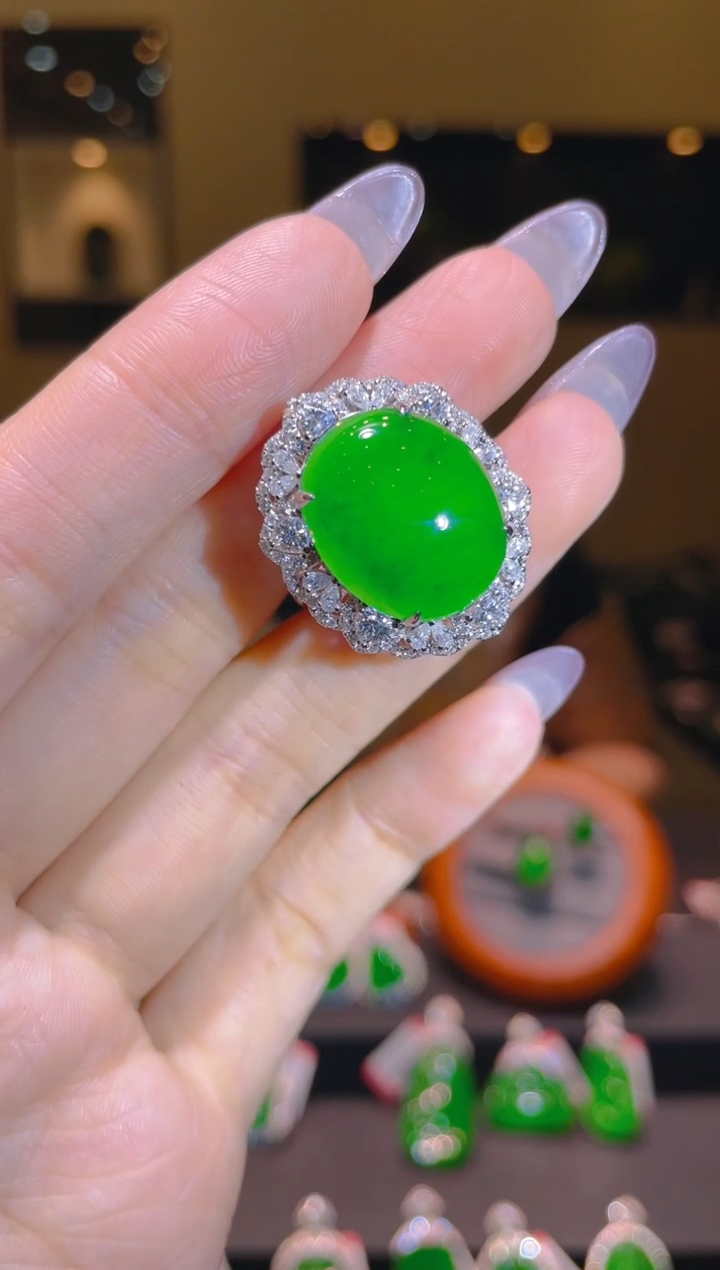 【闪购商品】翡翠18K金镶嵌吊坠(赠链)A100