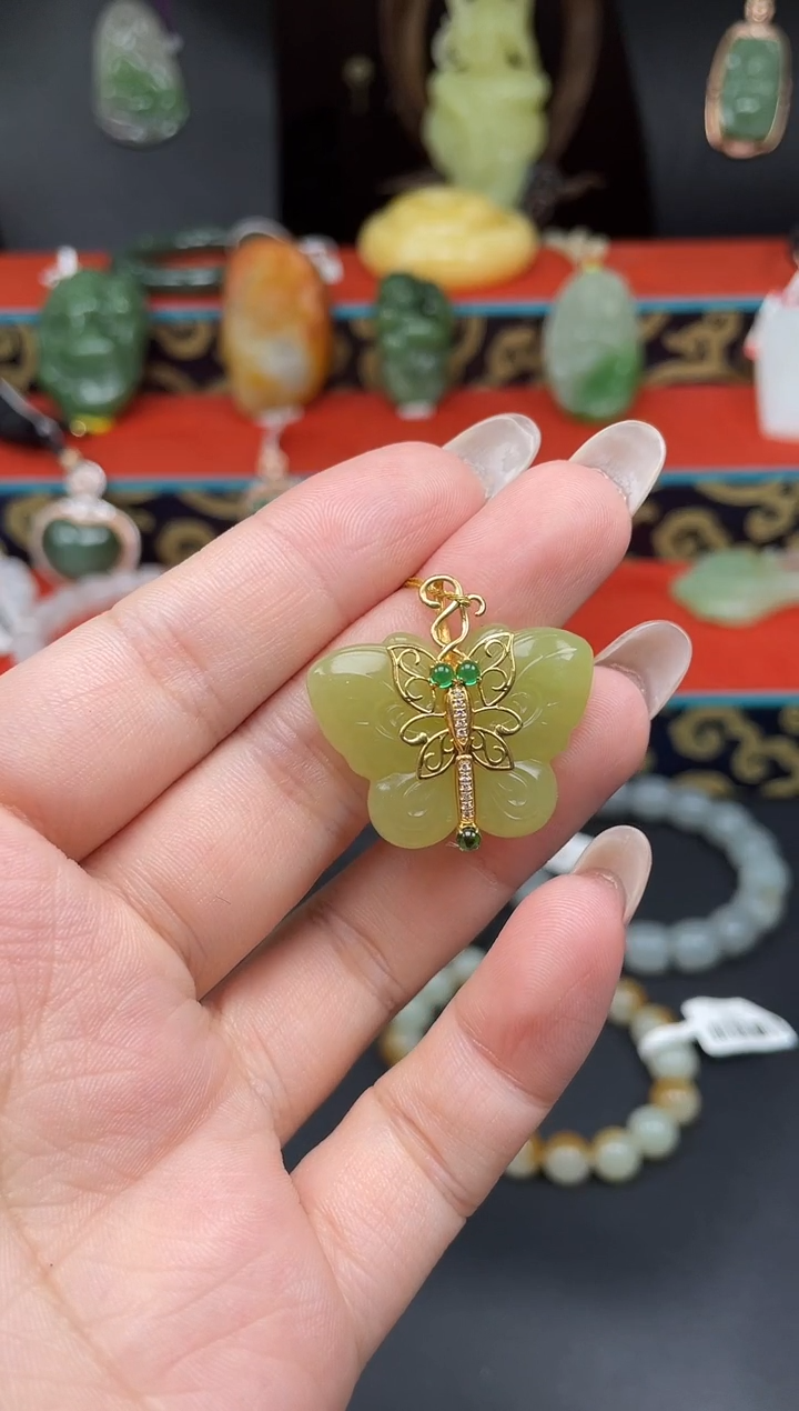 颈饰18K金镶嵌和田玉ge80多样性发其一