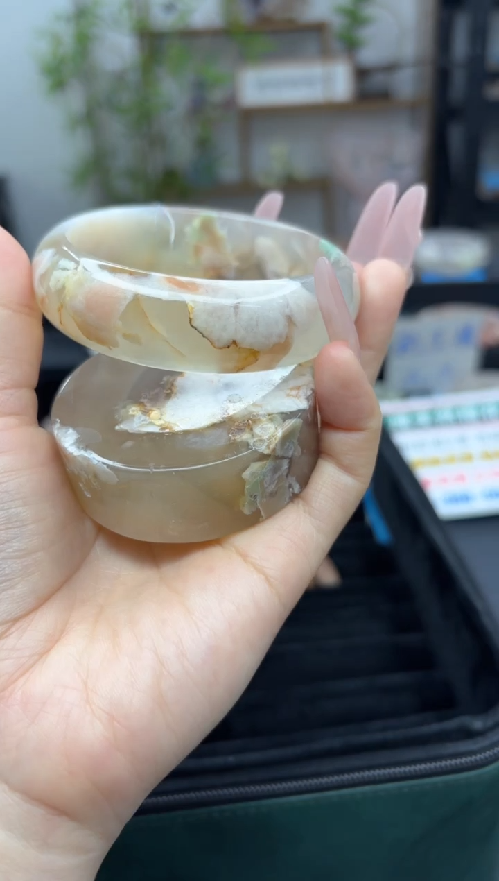 【闪购商品】石英质玉手镯未镶嵌A241(59圈赠送镯心)