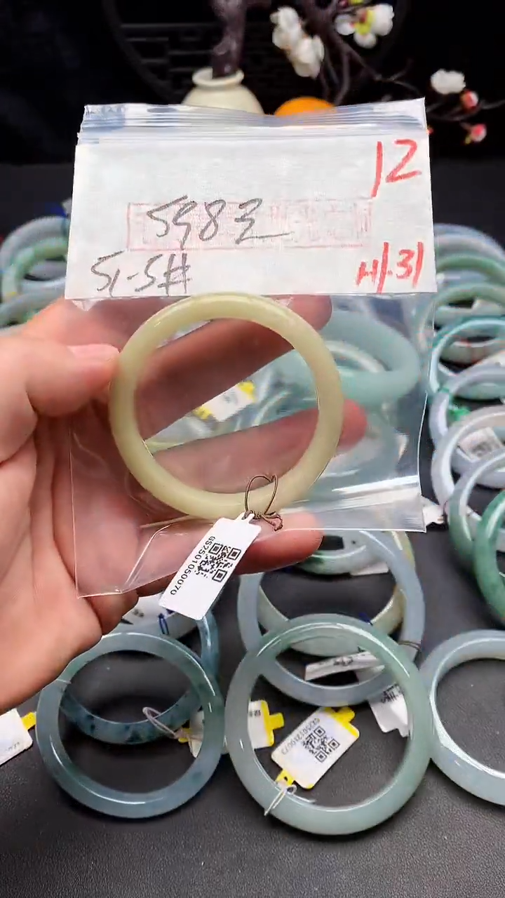 【闪购商品】定制翡翠未镶嵌毛货需精细抛光+多样性发货拍一发一