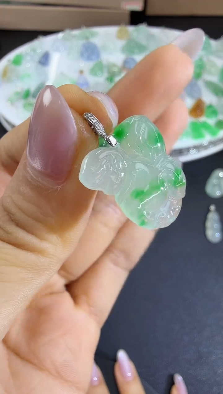 颈饰18K金镶嵌翡翠H1026-1501-81