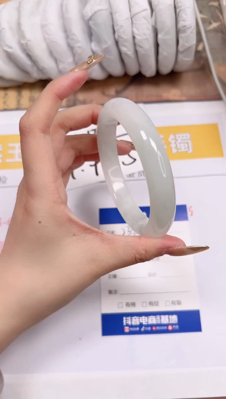 【闪购商品】石英质玉手镯未镶嵌K239-62.8